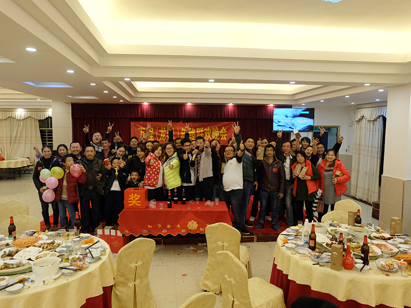 龙翔盛玻璃钢景观雕塑公司集体合影