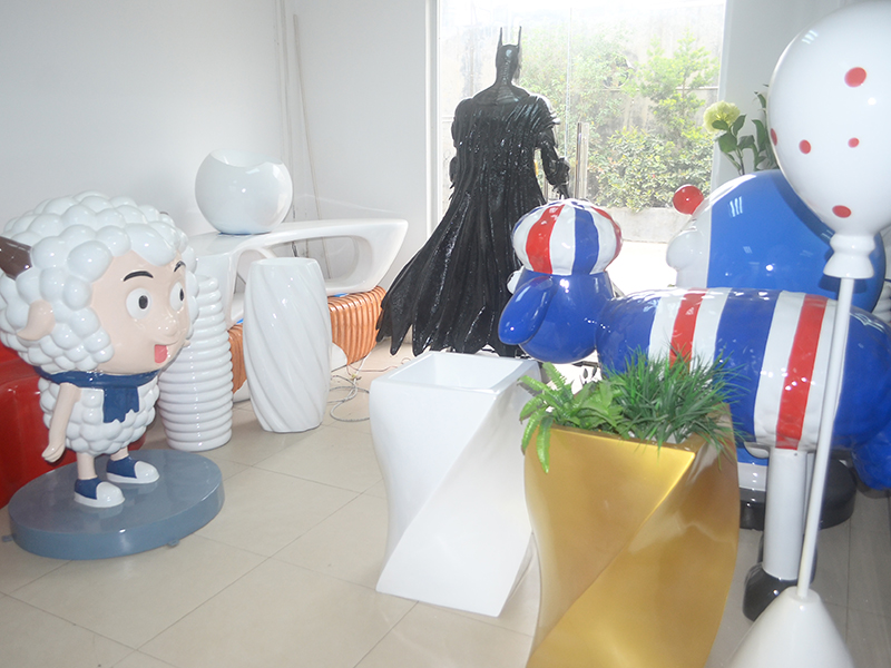 玻璃钢成品摆放区