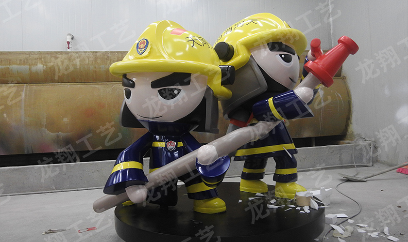 消防员雕塑